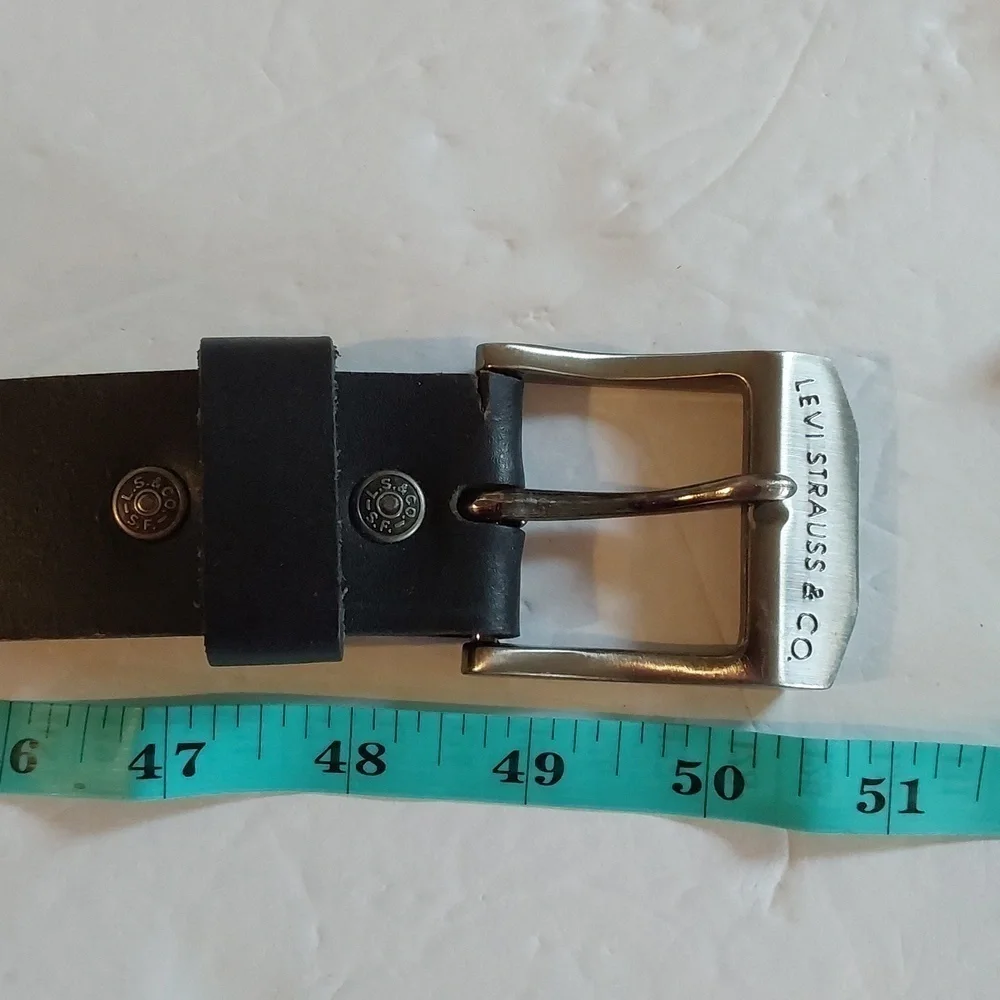 Levi's| Mens Black Premium Leather Belt Silver Buckle Dress Neutral Sz.42